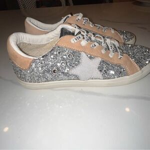 VINTAGE HAVANA Girl's Bailey Glitter Silver Tan White  Sneakers Size 6